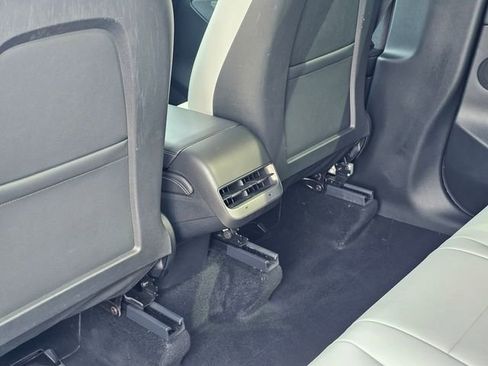 Used 2024 Tesla Model Y Performance image 23