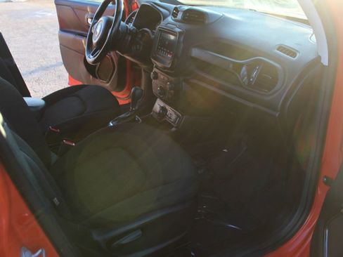 Used 2018 Jeep Renegade Altitude image 35