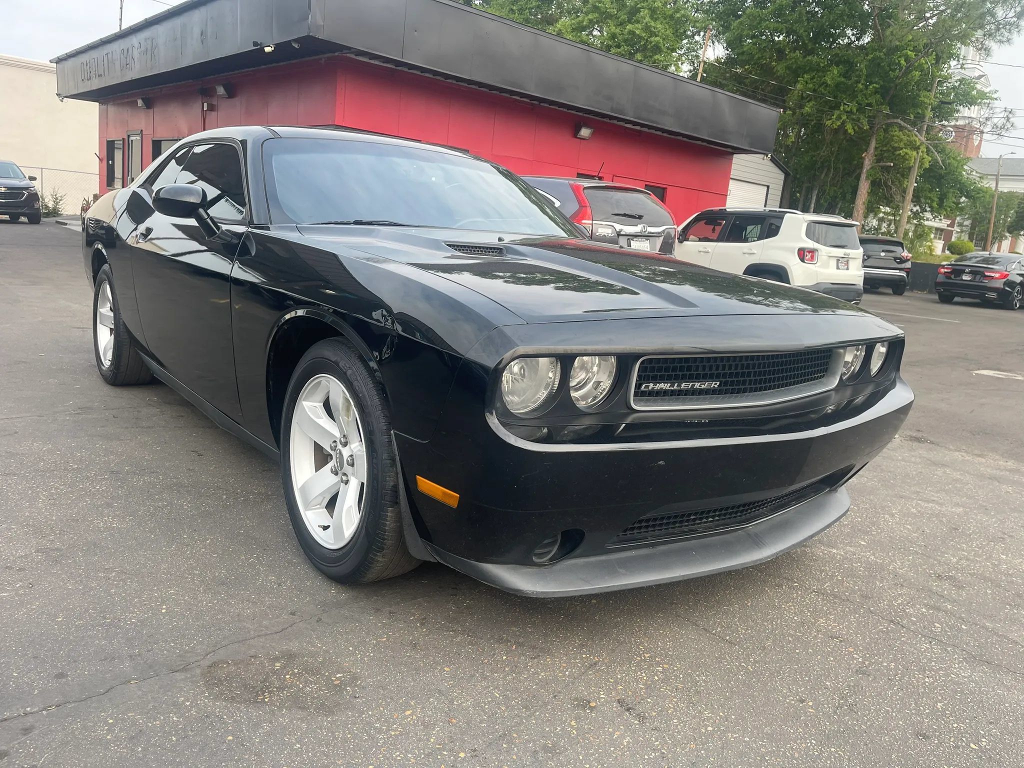 Used 2014 Dodge Challenger SXT RWD image 3