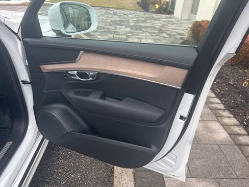 Used 2025 Volvo XC90 B6 Plus AWD/4WD image 15