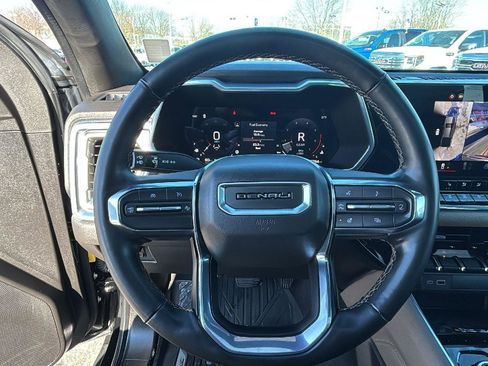 Used 2023 GMC Canyon Denali image 15