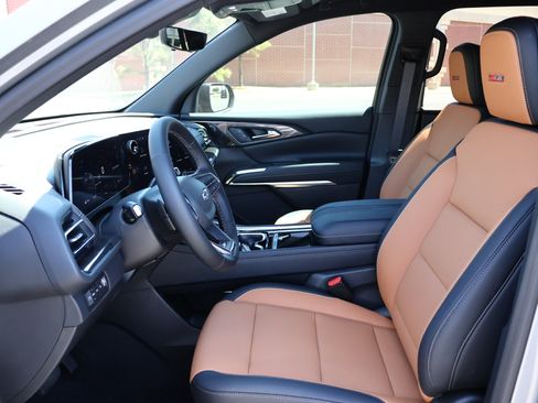 New 2027 Chevrolet Traverse Z71 w/ Driver Confidence Package AWD/4WD image 10