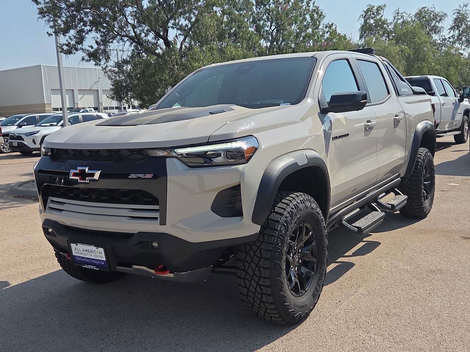 Used 2026 Chevrolet Colorado ZR2 w/ Midnight Edition AWD/4WD image 4
