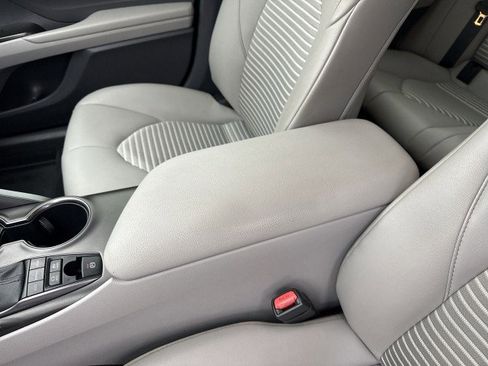 Used 2024 Toyota Camry SE image 21