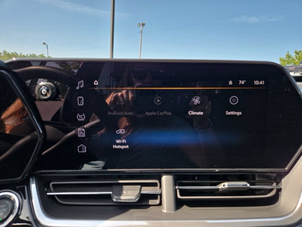 Used 2025 Chevrolet Trax RS w/ Sunroof Package FWD image 18