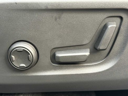 Used 2025 Volvo XC40 B5 Core w/ Climate Package image 22