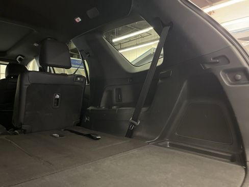 Used 2025 Honda Pilot Black Edition image 39