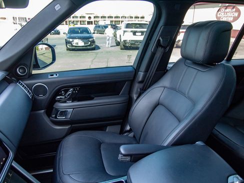 Used 2020 Land Rover Range Rover HSE image 15