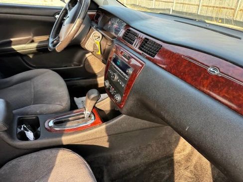 Used 2010 Chevrolet Impala LT image 24