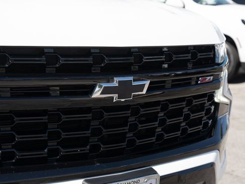 Used 2023 Chevrolet Suburban Z71 AWD/4WD image 11