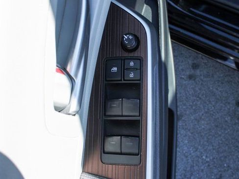 Used 2024 Toyota Sienna XLE image 11