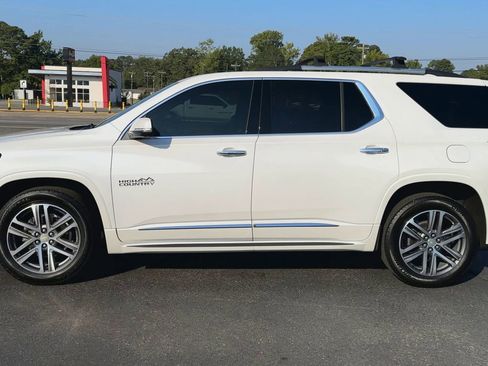 Used 2023 Chevrolet Traverse High Country w/ LPO, 'HIT The Road' Package FWD image 5