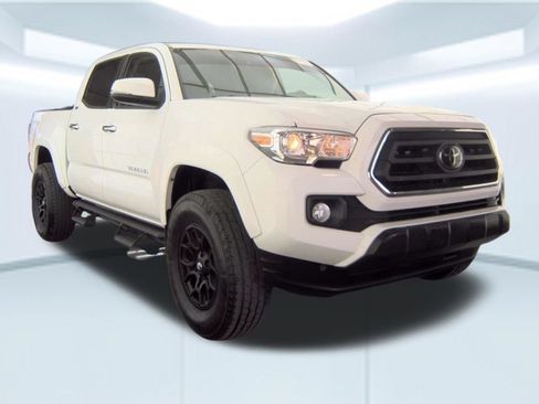 Used 2022 Toyota Tacoma SR5 w/ Technology Package RWD image 5