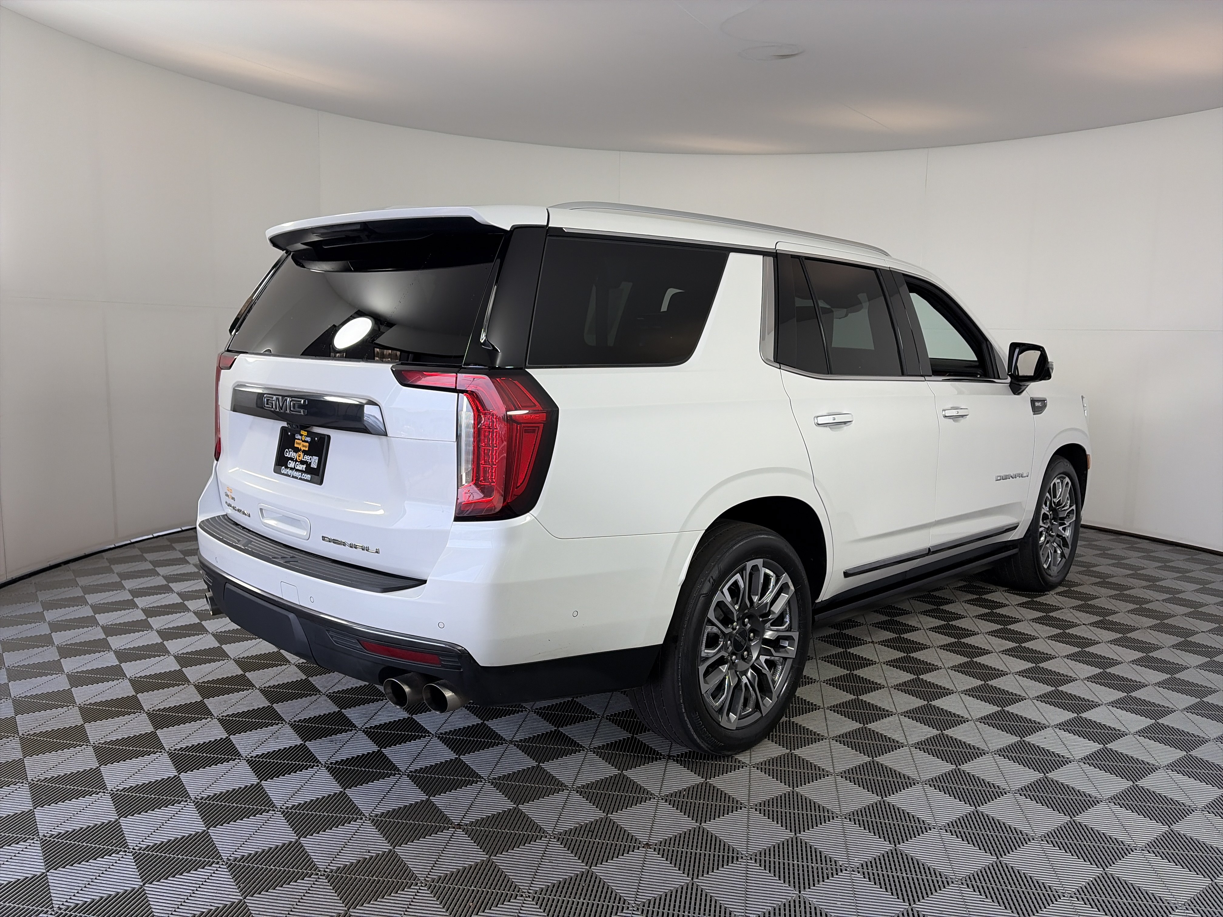 Used 2023 GMC Yukon Denali Ultimate w/ LPO, Floor Liner Package AWD/4WD image 11