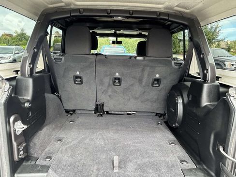 Used 2021 Jeep Wrangler Unlimited Rubicon AWD/4WD image 10