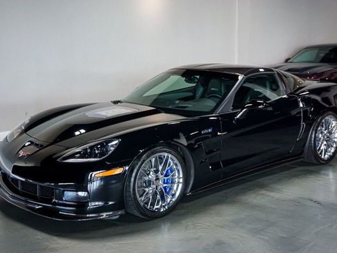 Used 2010 Chevrolet Corvette ZR1 w/ Preferred Equipment Group RWD image 5