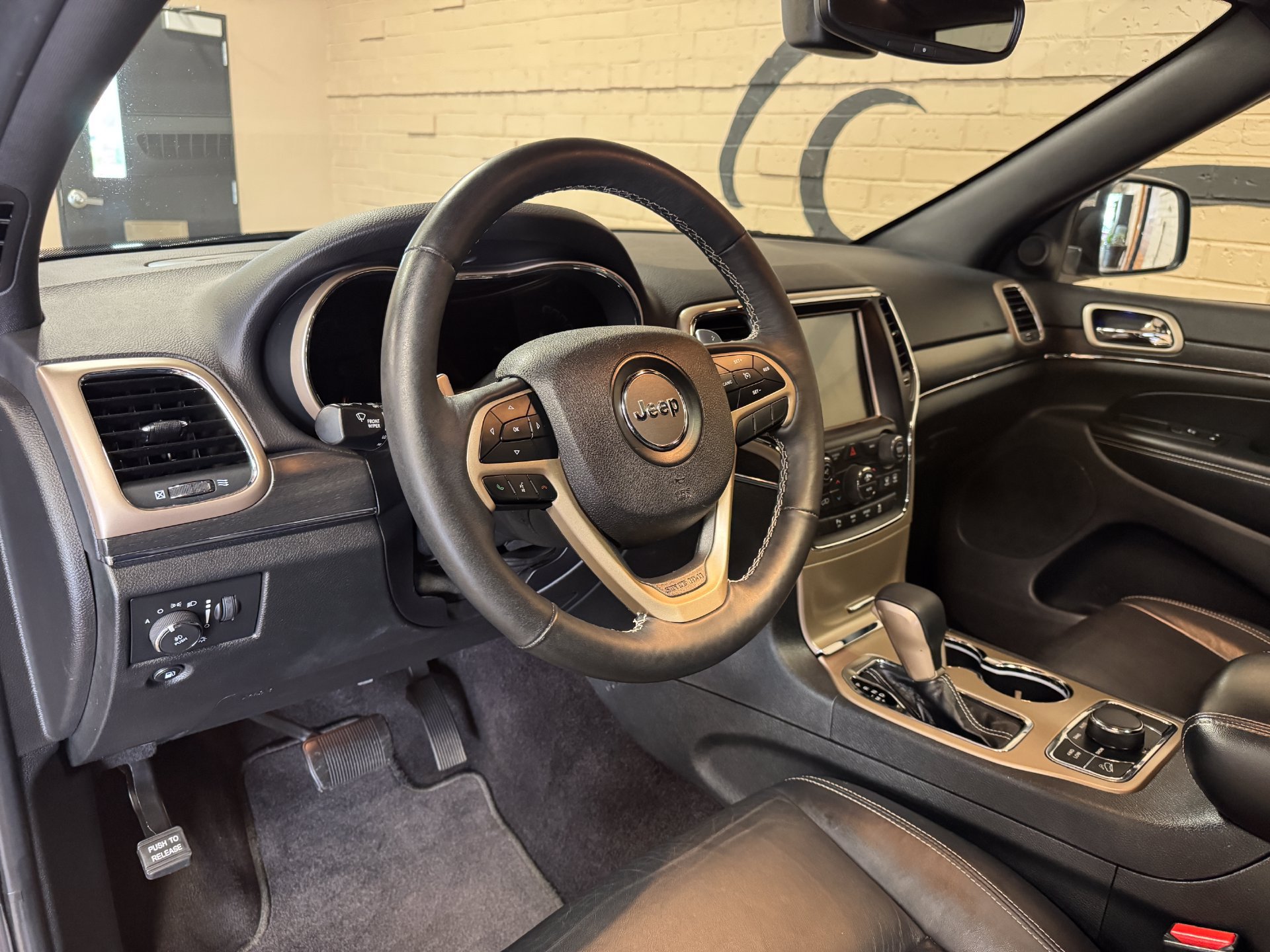 Used 2017 Jeep Grand Cherokee Limited AWD/4WD image 34