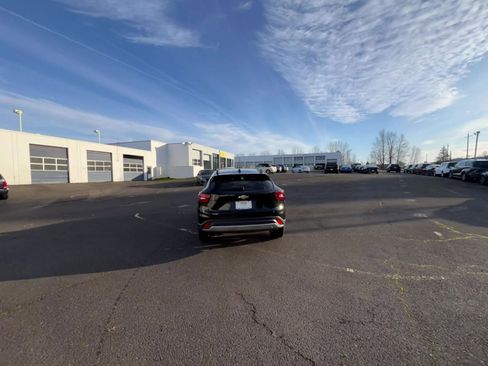 Used 2025 Chevrolet Trax LT image 16