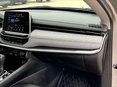 Used 2022 Jeep Compass Latitude w/ Sun and Sound Group AWD/4WD image 19