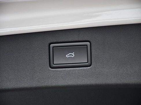 New 2025 Volkswagen Tiguan SE image 27