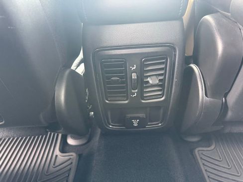 Used 2020 Jeep Grand Cherokee Altitude AWD/4WD image 11