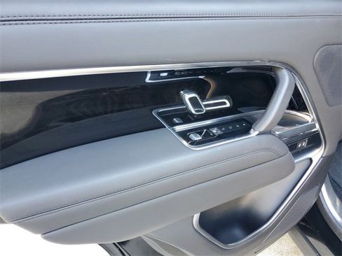 Used 2023 Land Rover Range Rover SE image 16