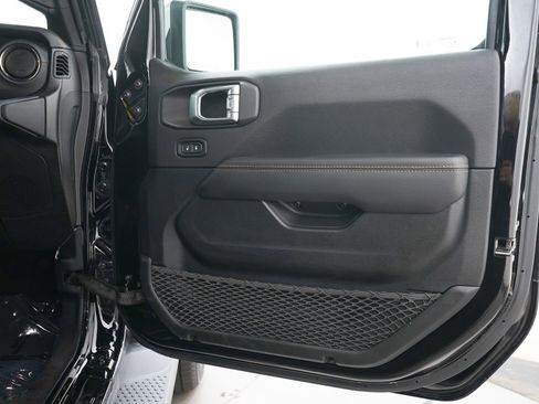 Used 2021 Jeep Wrangler Unlimited Sahara AWD/4WD image 9