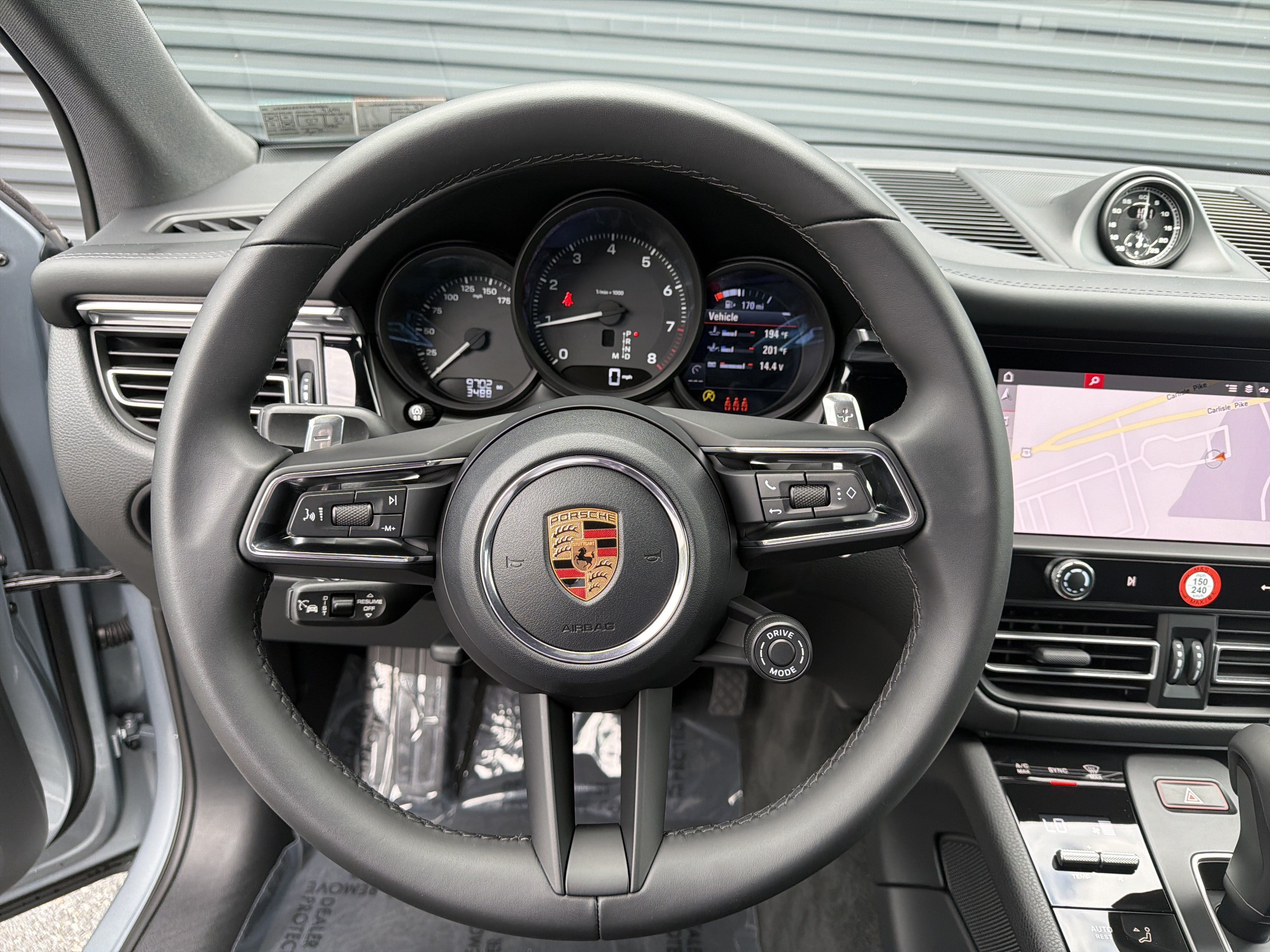 Certified 2026 Porsche Macan AWD/4WD image 19