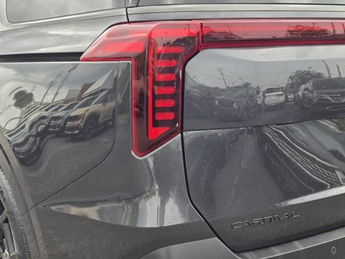 Certified 2025 Kia Carnival SX Prestige FWD image 9