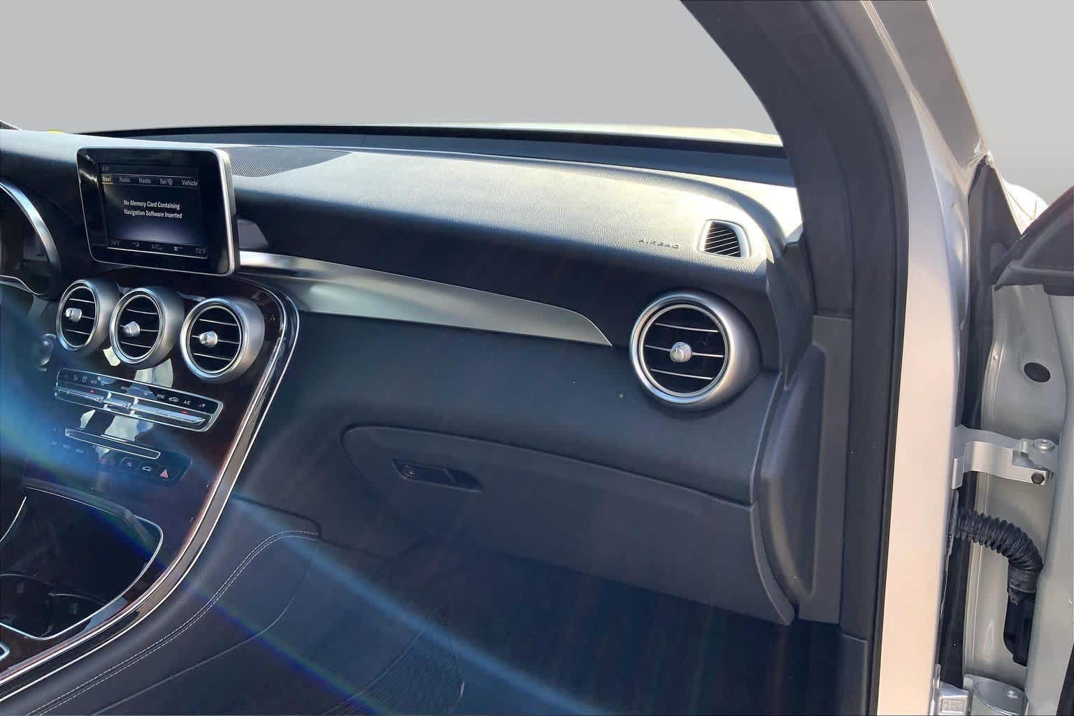 Used 2019 Mercedes-Benz GLC 300 4MATIC image 18