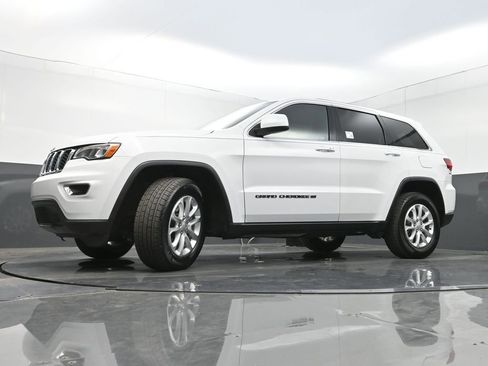 Used 2022 Jeep Grand Cherokee Laredo X image 24