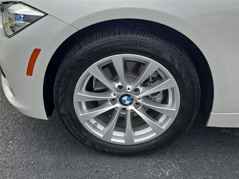 Used 2018 BMW 320i Sedan RWD image 7
