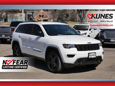 Used 2019 Jeep Grand Cherokee Laredo image 1