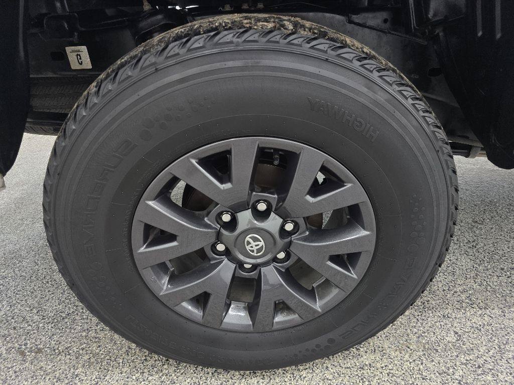 Used 2021 Toyota Tacoma SR5 AWD/4WD image 29