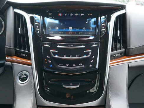 Used 2019 Cadillac Escalade ESV Luxury AWD/4WD image 70