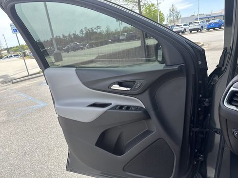 Used 2020 Chevrolet Equinox LS w/ LS Convenience Package image 14