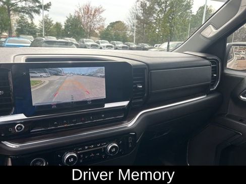 Used 2024 GMC Sierra 1500 SLT image 18