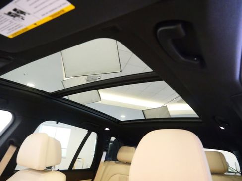 Used 2019 BMW X5 xDrive50i w/ M Sport Package AWD/4WD image 27