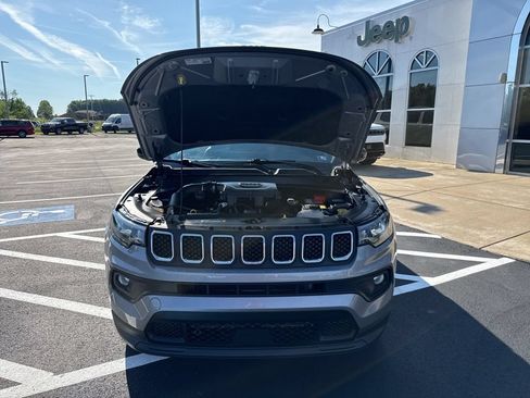 Used 2023 Jeep Compass Latitude w/ Sun and Sound Group AWD/4WD image 26