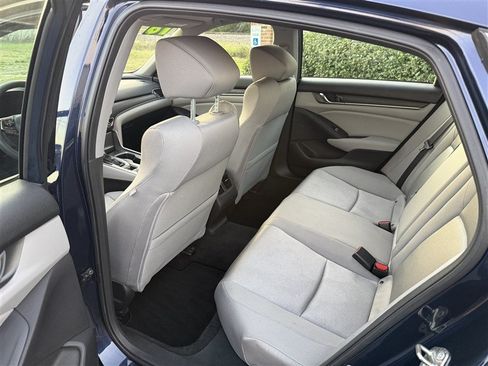 Used 2018 Honda Accord EX image 6