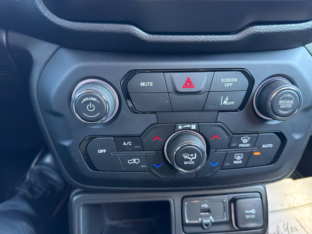 Used 2021 Jeep Renegade Latitude w/ Convenience Group FWD image 23