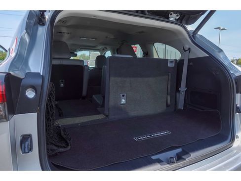 Used 2023 Toyota Highlander XLE FWD image 27