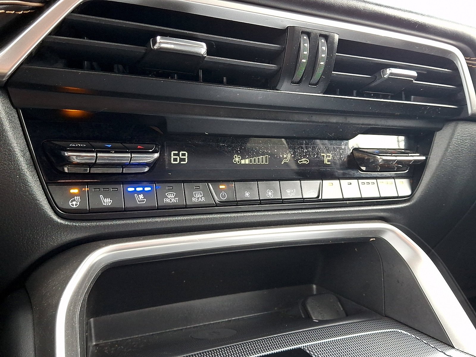 Certified 2024 MAZDA CX-90 Plug-In Hybrid w/ Premium Plus AWD/4WD image 19