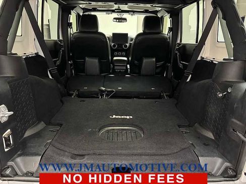 Used 2017 Jeep Wrangler Unlimited Rubicon image 16