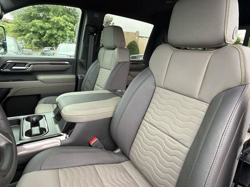 New 2026 Chevrolet Silverado 2500 ZR2 AWD/4WD image 18