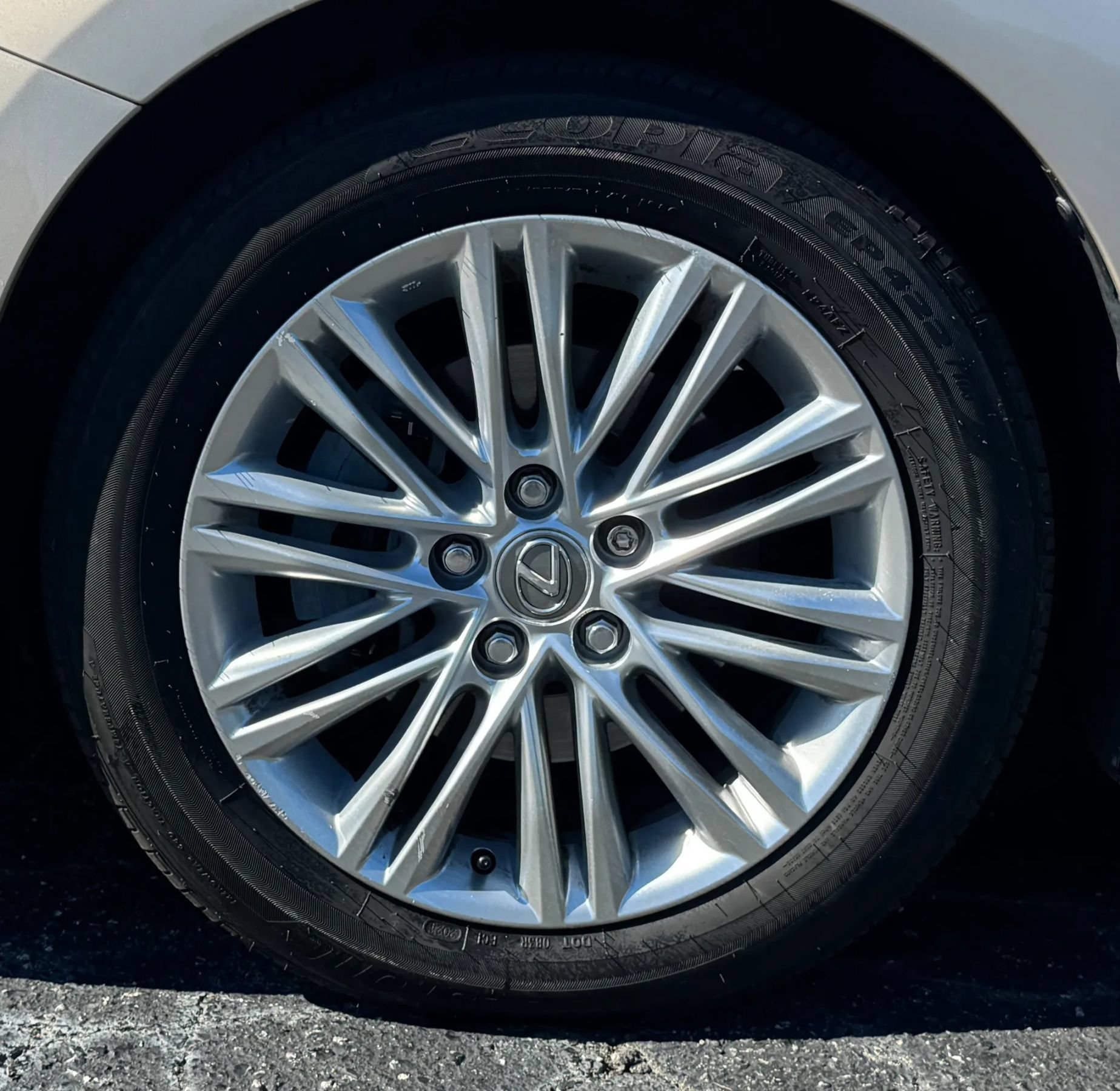 Used 2014 Lexus ES 350 w/ Luxury Package FWD image 2