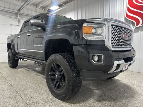 Used 2015 GMC Sierra 2500 Denali image 3