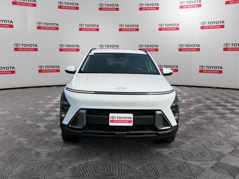 Used 2024 Hyundai Kona SEL AWD/4WD image 2