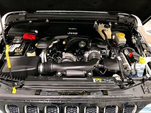 Used 2019 Jeep Wrangler Unlimited Sahara image 30