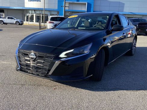 Used 2024 Nissan Altima 2.5 SV image 21